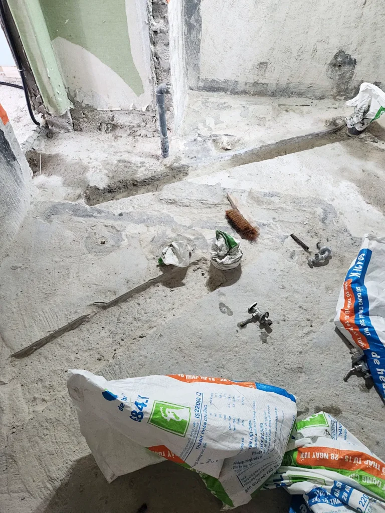 구의현대 6차 화장실 배수 라인 파기