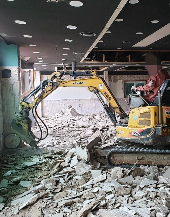 철거용포크레인